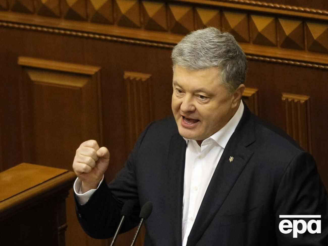 Порошенко, вероятно, отмывал деньги через фонды, заявил Зеленский