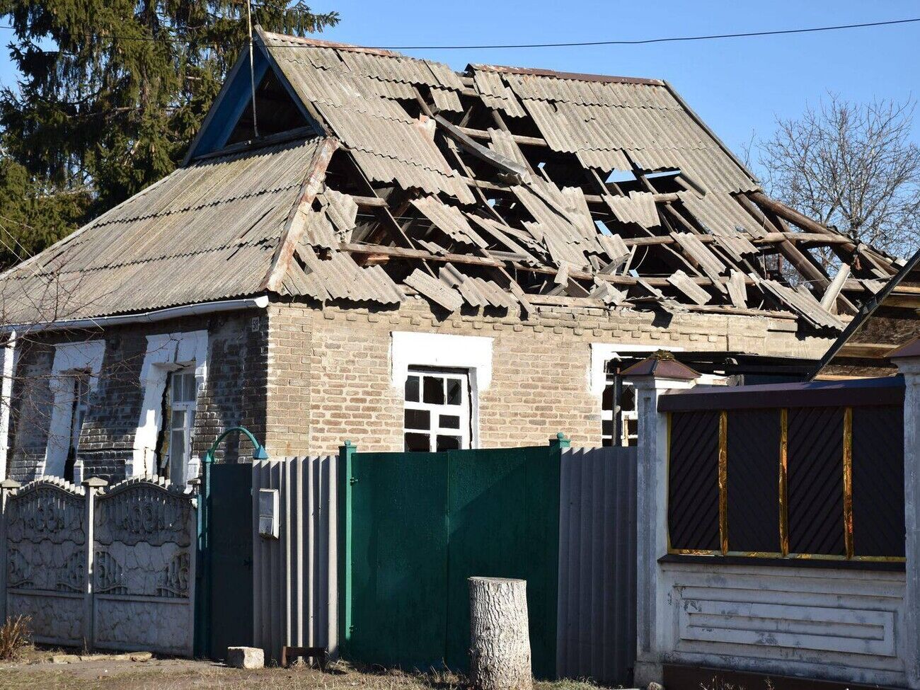 У поліції поінформували, що за добу ворог завдав 3427 ударів по лінії фронту та житловому сектору