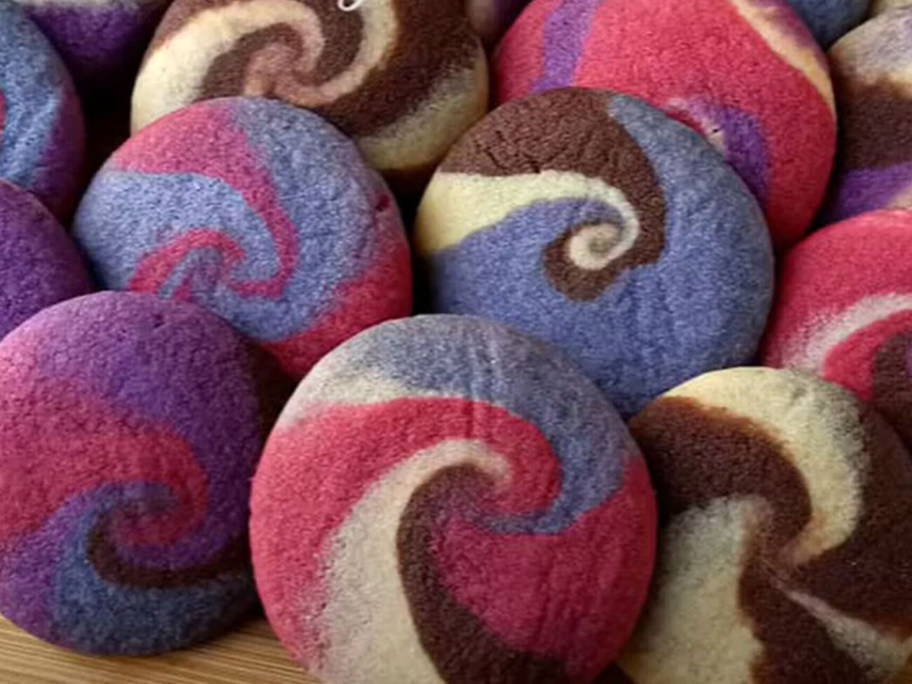 Выпекайте печенье в разогретой духовке при 150 °C около 25 минут в режиме "верх-низ"