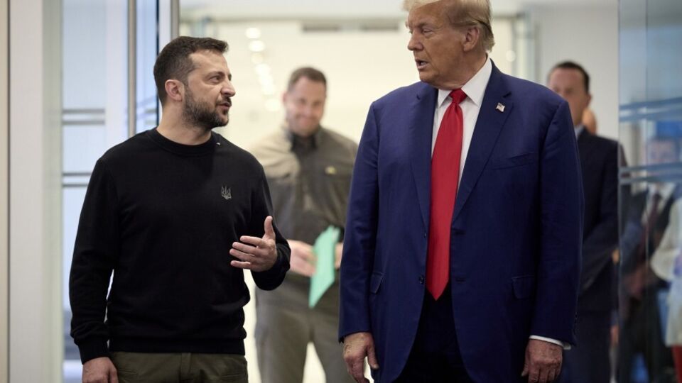Зеленский сказал Трампу (на фото), что подарит ему чемпионский пояс Усика