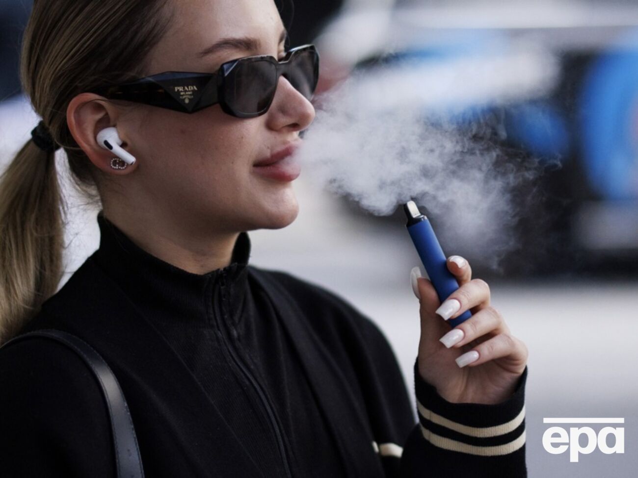 Закон предусматривает полный запрет на продажу и бесплатное распространение одноразовых вейпов