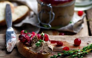 Ягідний конфітюр підкреслює смак паштету