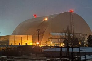 Російський ударний дрон із фугасною бойовою частиною влучив в укриття 4-го енергоблока ЧАЕС, розповів президент України 14 лютого