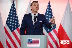 За столом переговоров с Зеленским и Путиным будет Трамп, отметил Хегсет (на фото)