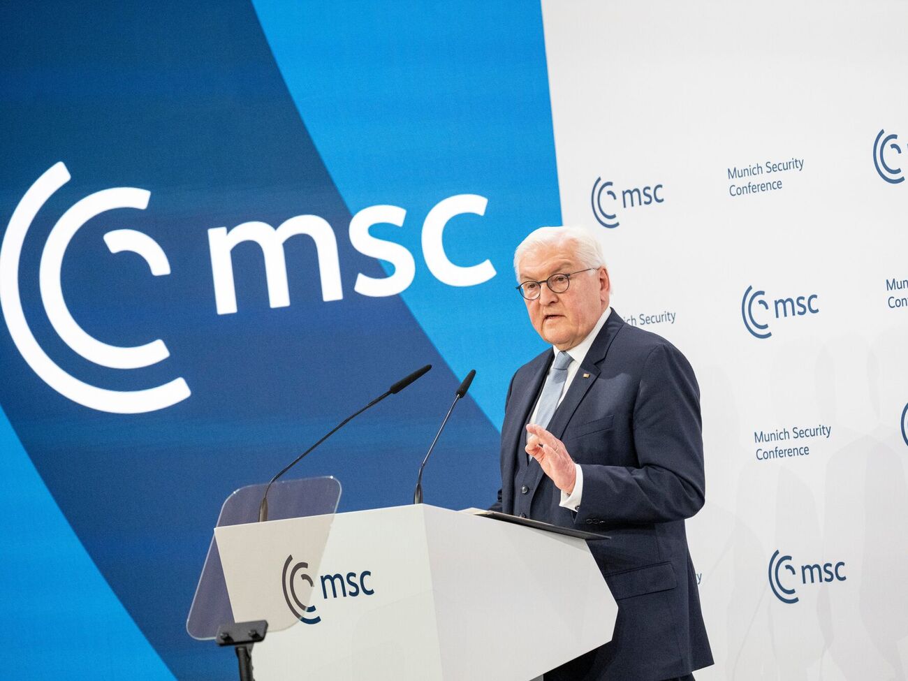 Штайнмайер: Мы не должны позволить себе быть парализованными потоком сообщений