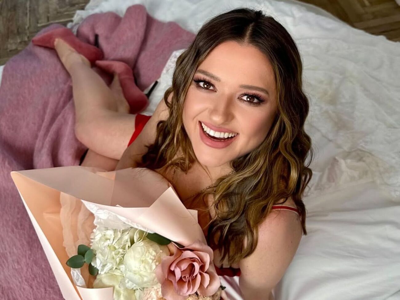 Могилевська виховує двох прийомних доньок