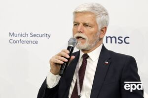 Якщо ЄС має взяти більше відповідальності за Україну, то він також має бути за столом мирних переговорів, зазначив Павел