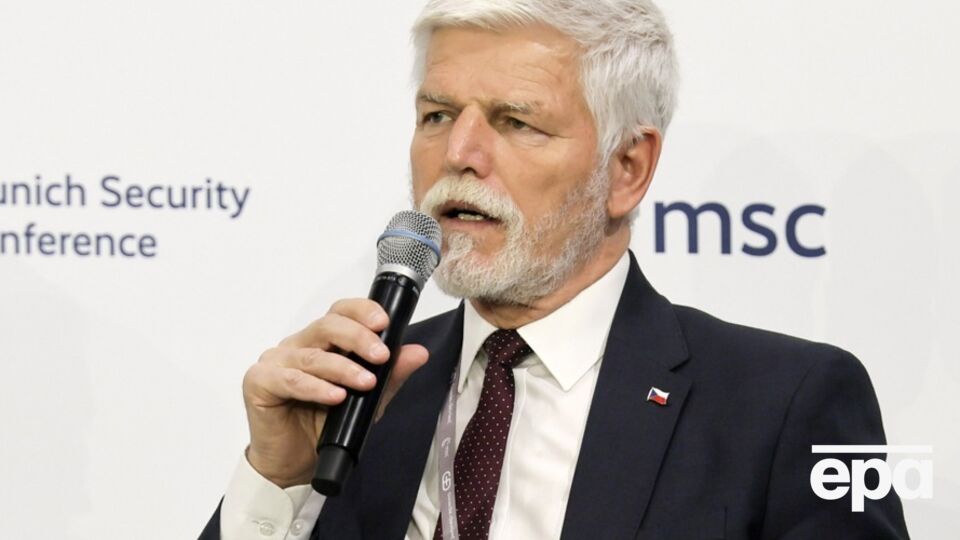 Якщо ЄС має взяти більше відповідальності за Україну, то він також має бути за столом мирних переговорів, зазначив Павел