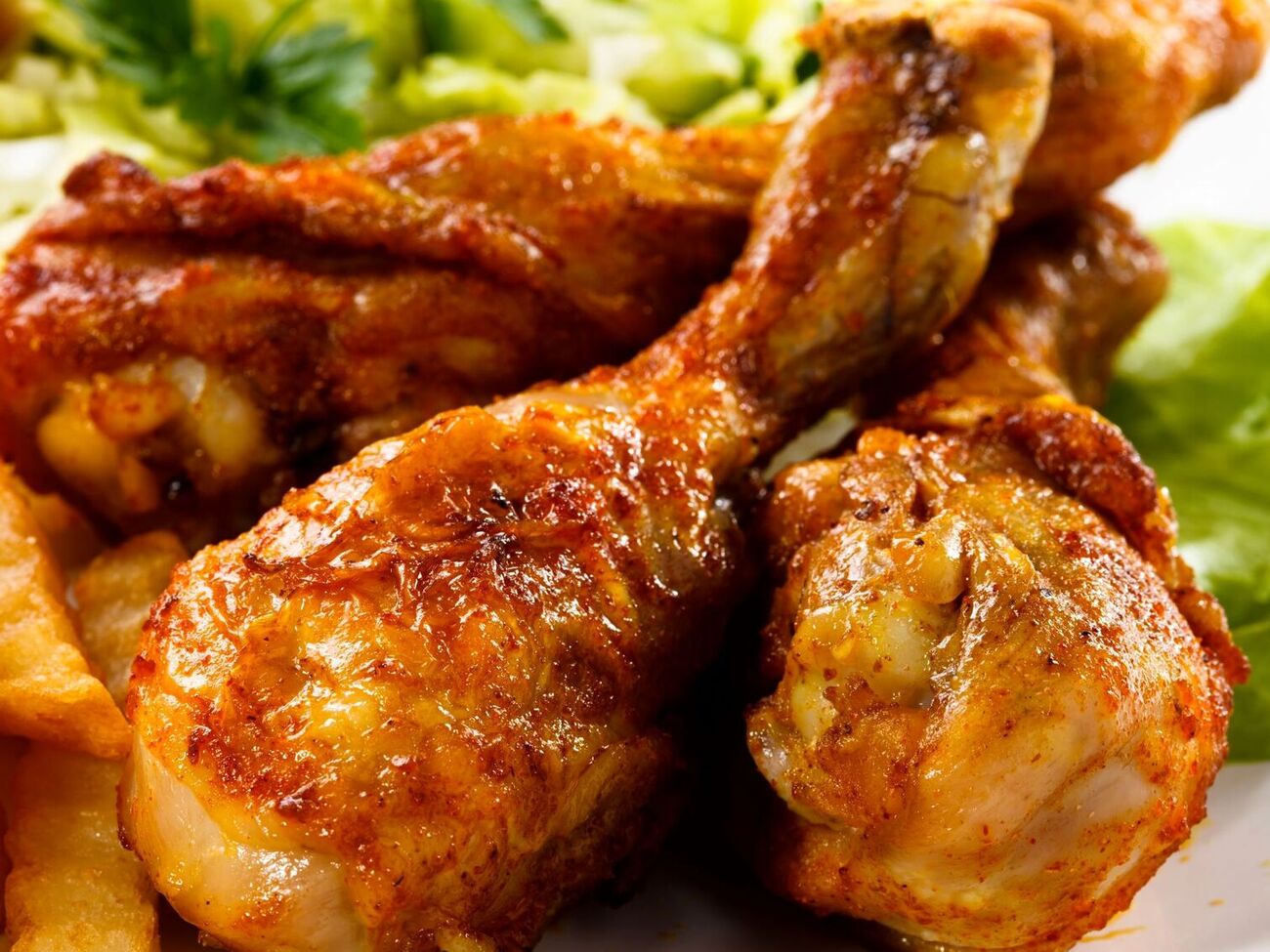 Для соуса вам понадобятся мед, паприка, орегано, семена кунжута, горчица и соевый соус