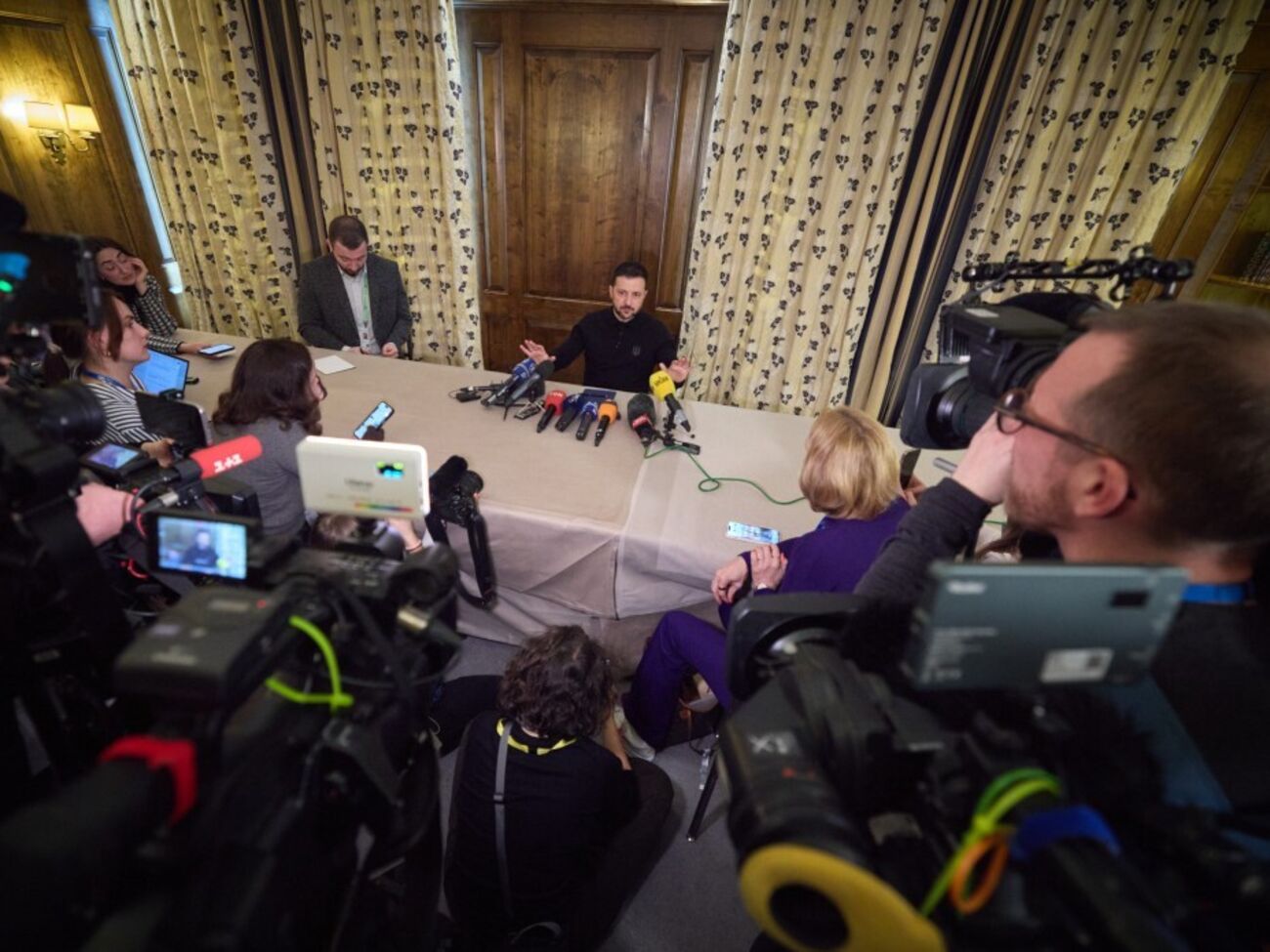 Зеленский подчеркнул важность того, что Украина продвинулась в вопросе переговоров с командой Трампа