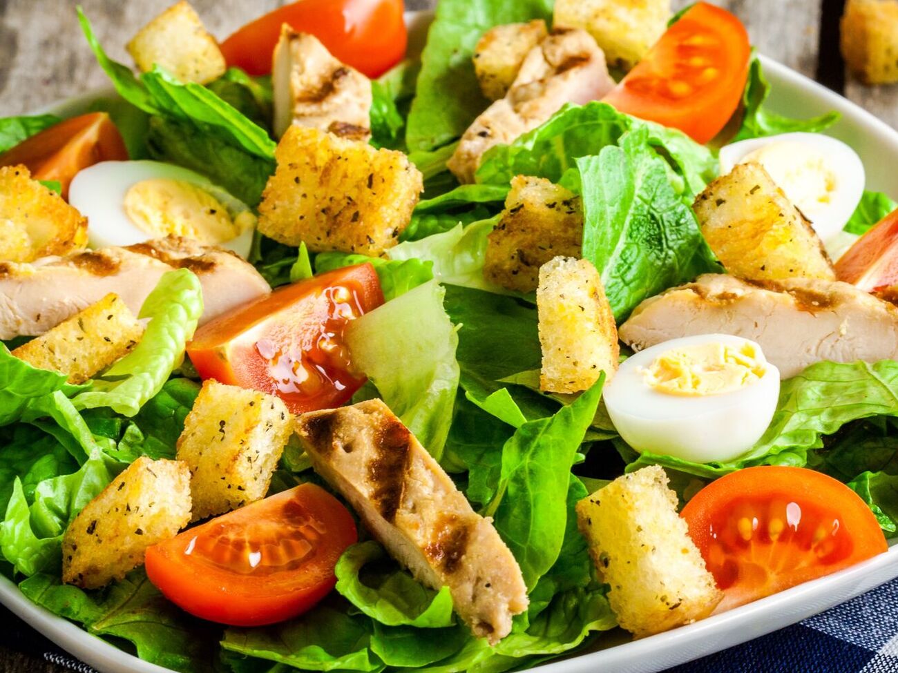 Для соусу візьміть оливкову олію, лимон і спеції