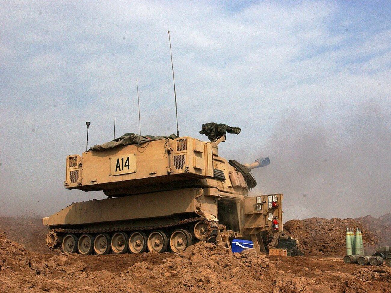 Снаряд выпустили из САУ M109A6 Paladin