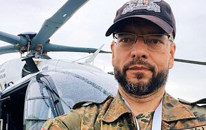 З початку повномасштабної війни Запорожець займається евакуацією мирного населення й поранених, екстреною медициною