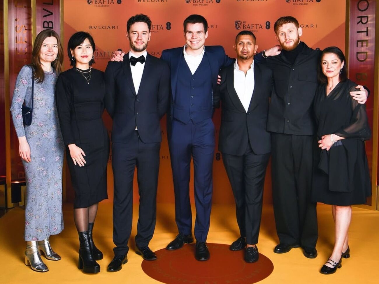 По сюжету, 18-летний Иван, роль которого исполняет Рудинский (на фото второй справа), берет в руки оружие, чтобы защитить родных от оккупантов