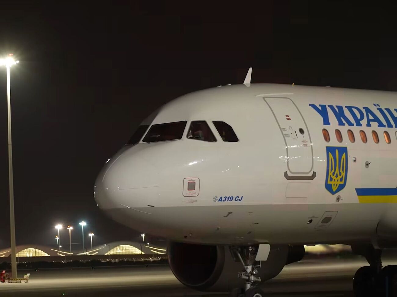 Самолет Зеленского вечером 16 февраля приземлился в аэропорту ОАЭ
