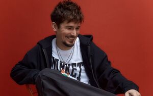 Позитив до 2020 года выступал в группе "Время и Стекло" вместе с Дорофеевой