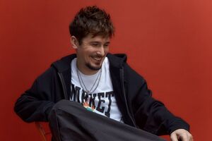 Позитив до 2020 року співав у гурті "Время и Стекло" разом із Дорофєєвою
