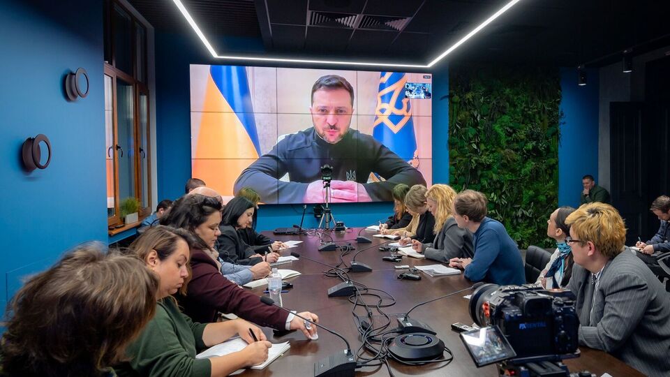 Президент дал пресс-конференцию из ОАЭ