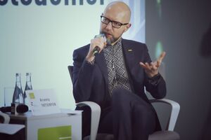 Яценюк: Мы живем в новой ненормальной нормальности