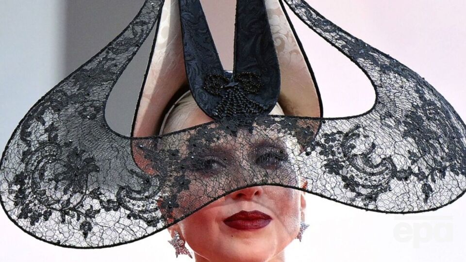 После полномасштабного вторжения страны-агрессора РФ в Украину леди Гага осудила российскую агрессию и выступила в поддержку украинцев