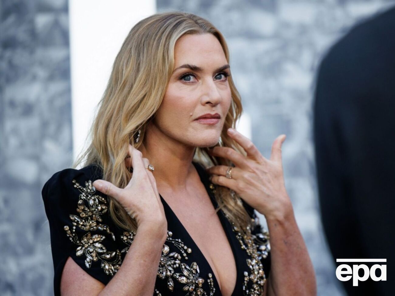 Уинслет поблагодарила Рудинского за речь, которую он сказал после получения премии