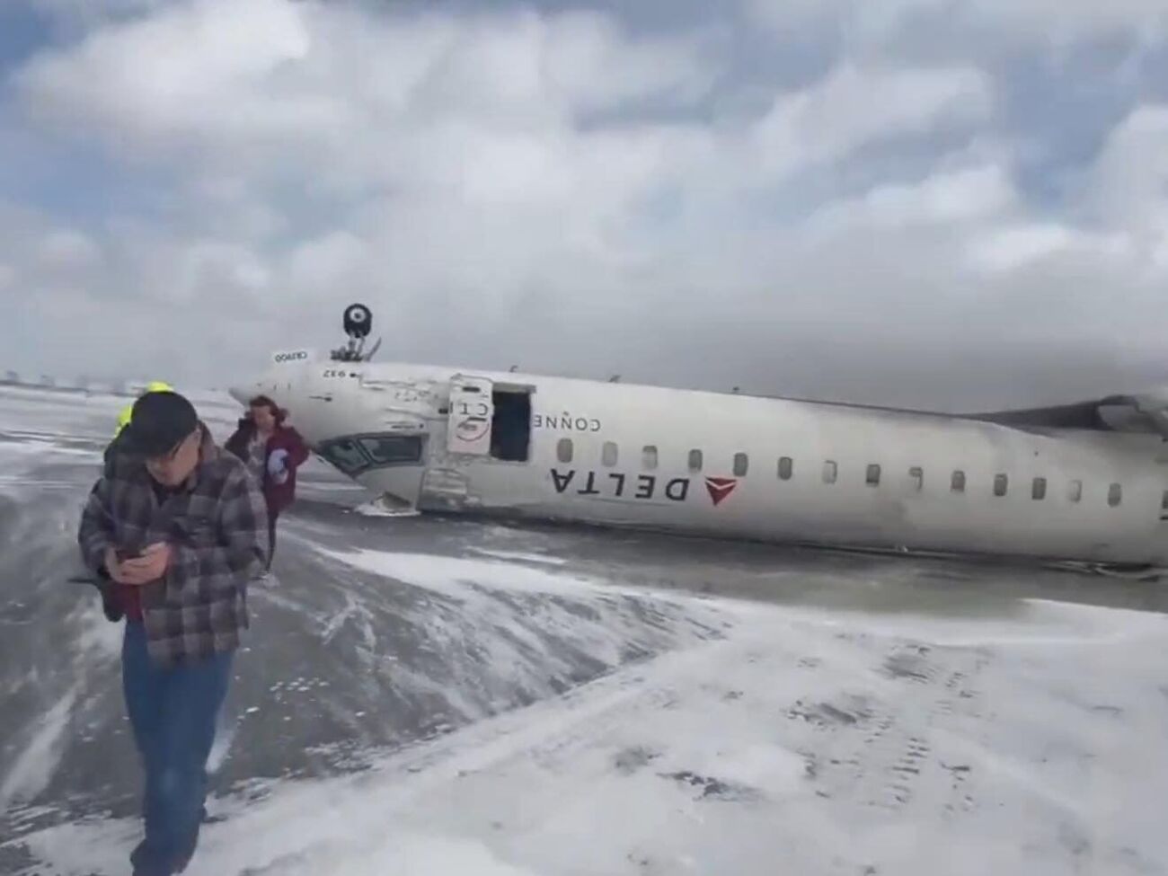 О причинах авиакатастрофы пока не сообщают