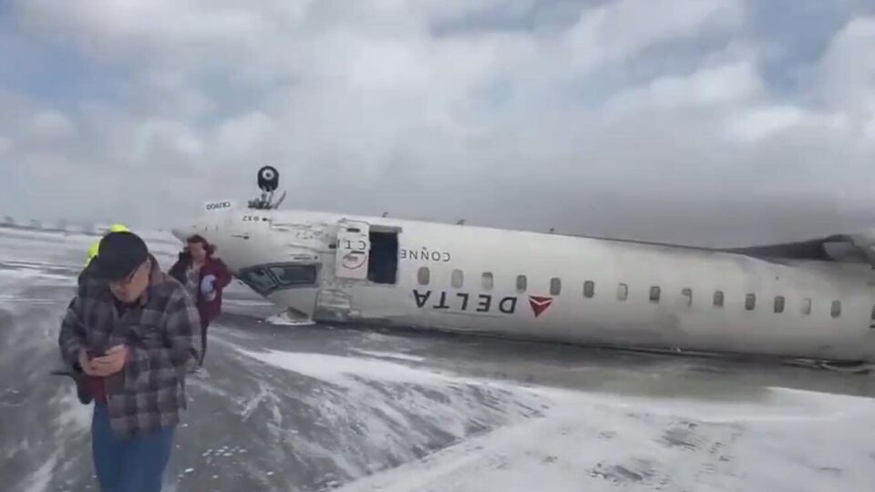 О причинах авиакатастрофы пока не сообщают