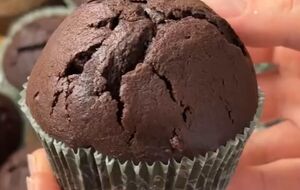 Выпекайте кексы в разогретой до 180 °C духовке 25 минут