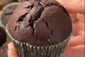 Выпекайте кексы в разогретой до 180 °C духовке 25 минут