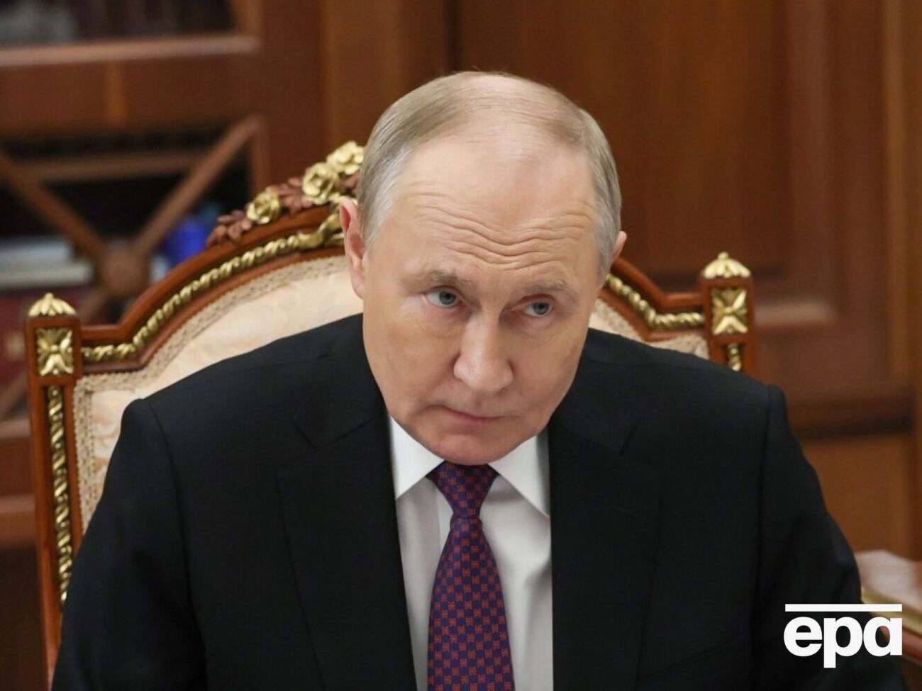 По словам собеседников, Путин до сих пор верит, что сможет истощить Украину и Европу