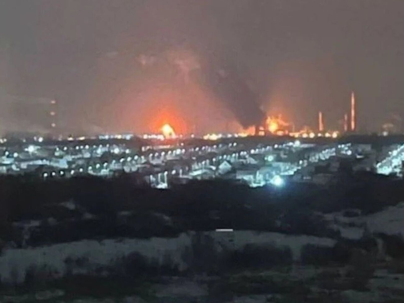 Видео очевидцев зафиксировало взрыв на заводе