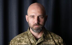 Мы замечаем "зраду", потому что она рельефно выпирает на фоне нормы. На наши эмоции охотятся не только медиа, но и враг