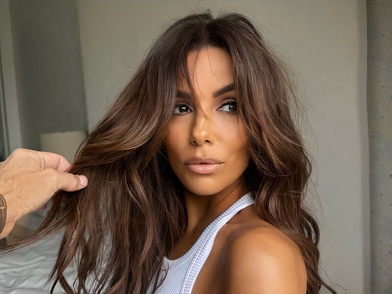 С волосами Лонгории поработал стилист