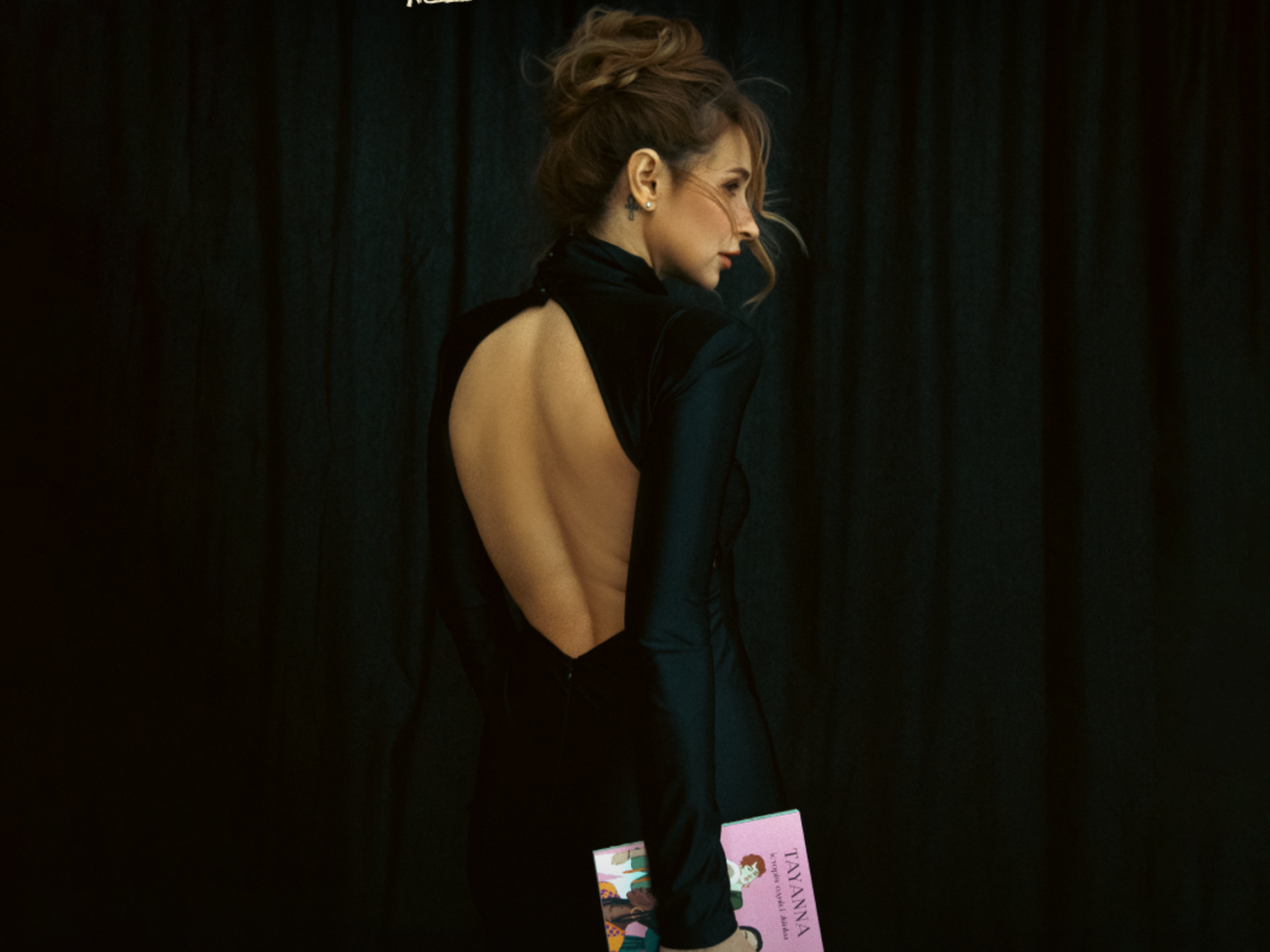 По словам команды певицы, Tayanna расширила границы творчества и дебютировала как писательница