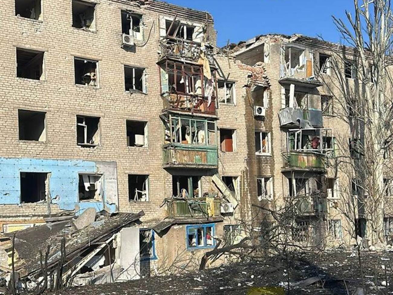 Унаслідок авіаудару пошкоджені житлові будинки