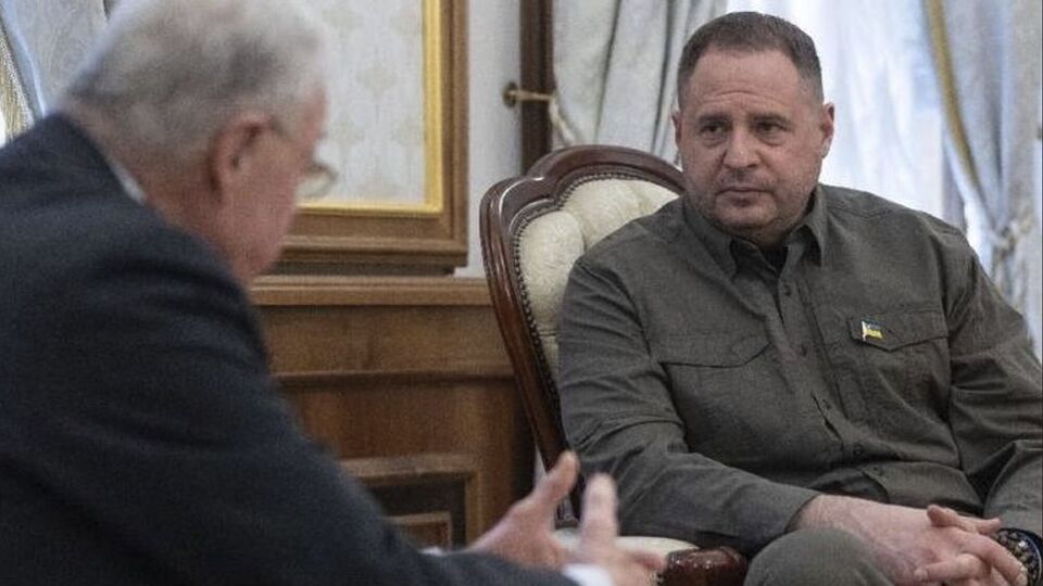 Келлог під час візиту до Києва спочатку провів зустріч із Єрмаком