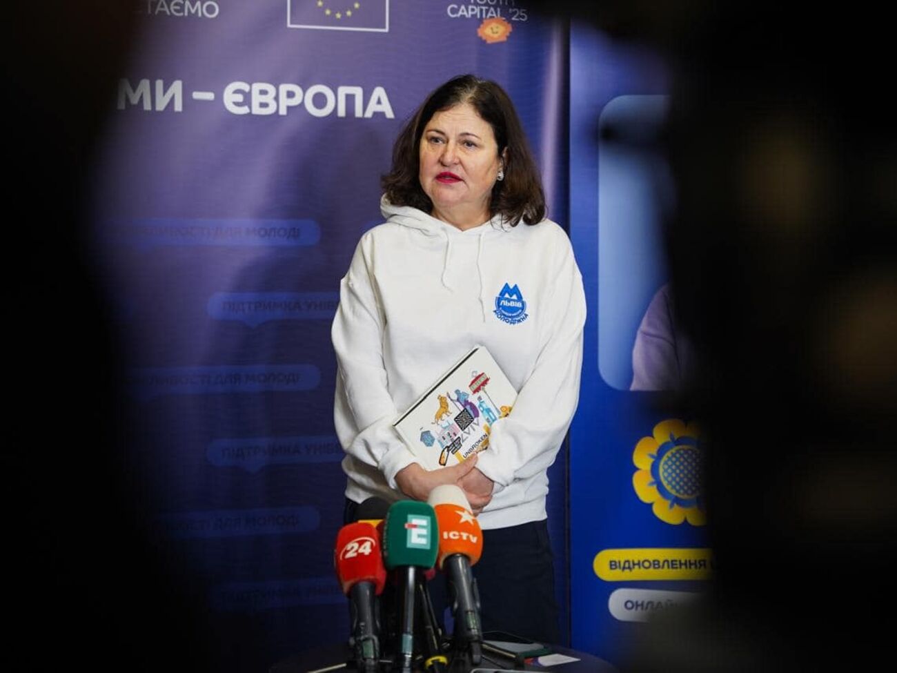 Матернова зазначила, що "Європа стояла, стоїть і надалі стоятиме з Україною"
