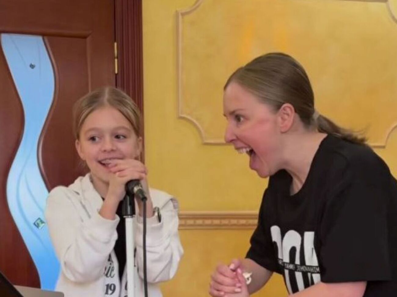 Украинец: Своим поведением и жестами я стараюсь им помочь