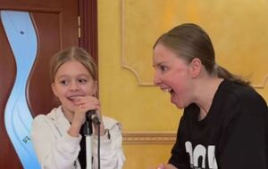 Украинец: Своим поведением и жестами я стараюсь им помочь