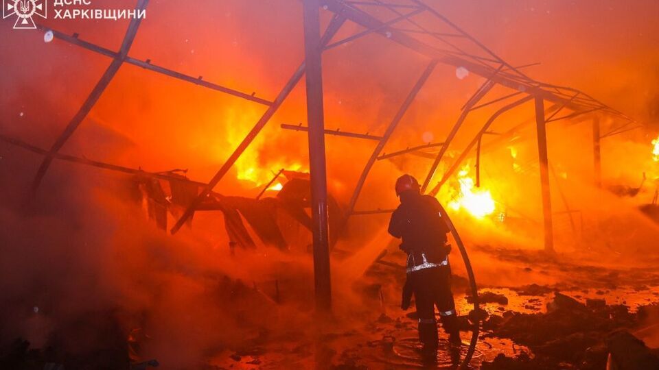 Від удару загорілася виробничо-складська будівля площею 2 тис. м²