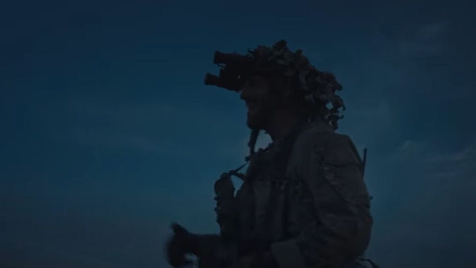 У фільмі розповідають історії іноземців, які воюють за Україну