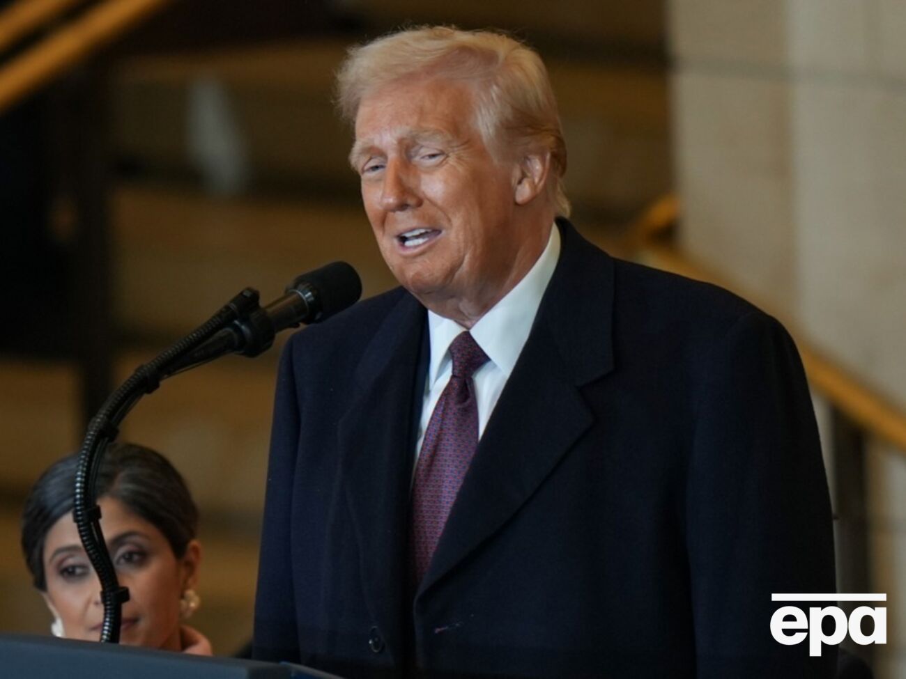 Трамп заявив, що США "безпричинно субсидують Канаду на сотні мільярдів доларів"