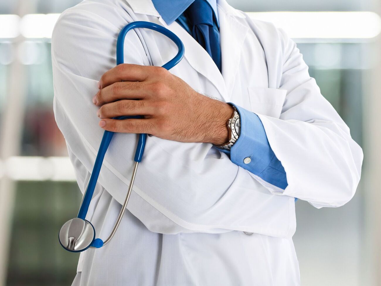 Ранее медучреждения, которые были признаны критически важными, могли забронировать только до 50% военнообязанных мужчин, отметили в Минздраве Украины