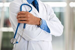 Ранее медучреждения, которые были признаны критически важными, могли забронировать только до 50% военнообязанных мужчин, отметили в Минздраве Украины