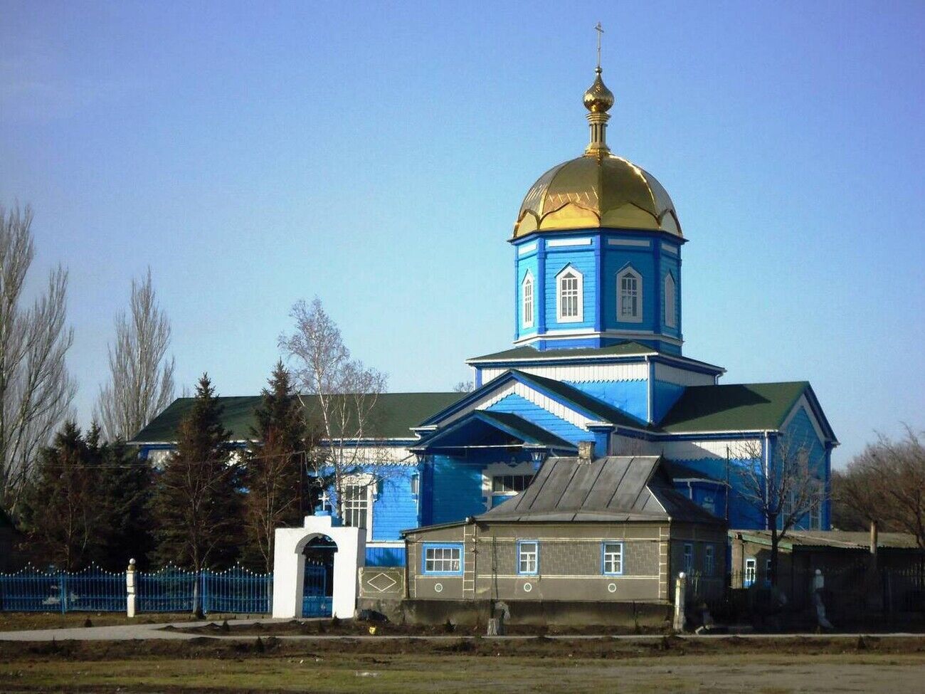 Одной из особенностей церкви была керамическая терракотовая плитка, изготовленная на заводе в Славянске – ОВА