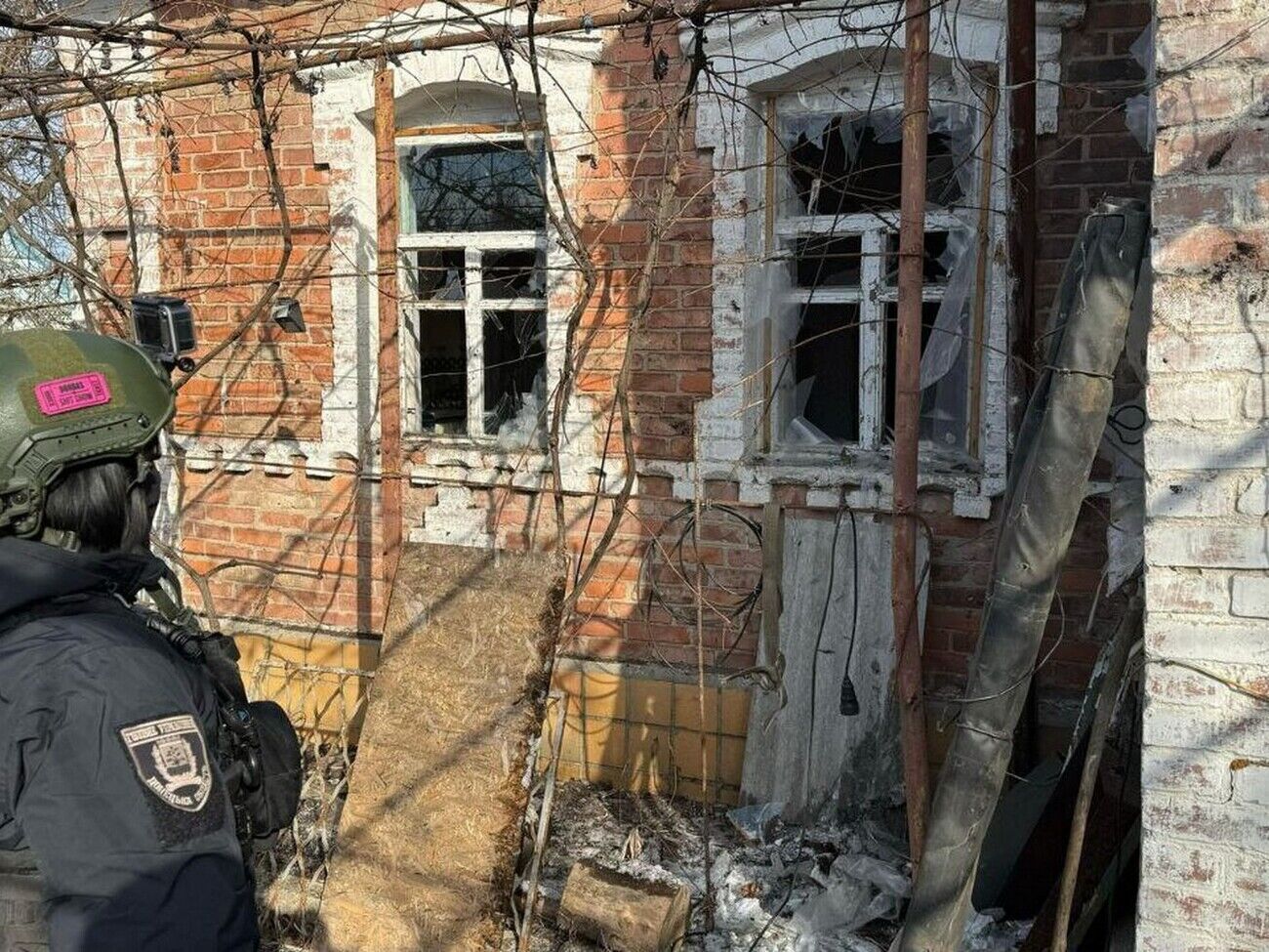 За словами Філашкіна, місто зазнало чотирьох авіаударів та обстрілу зі ствольної артилерії