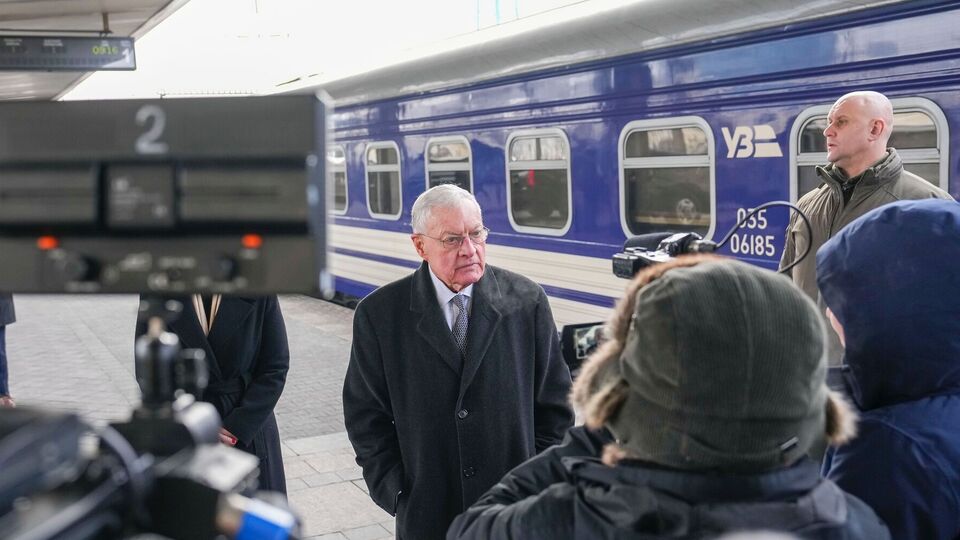 Келлог перебуває з візитом в Україні