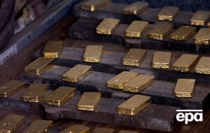 Как говорится в статье, обеспокоенность угрозой торговой войны подтолкнула инвесторов к покупке драгоценного металла