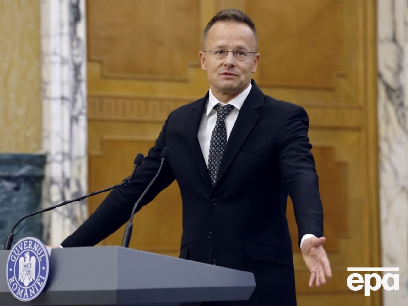 Глава дипломатії країни заявив про тиск на угорську владу