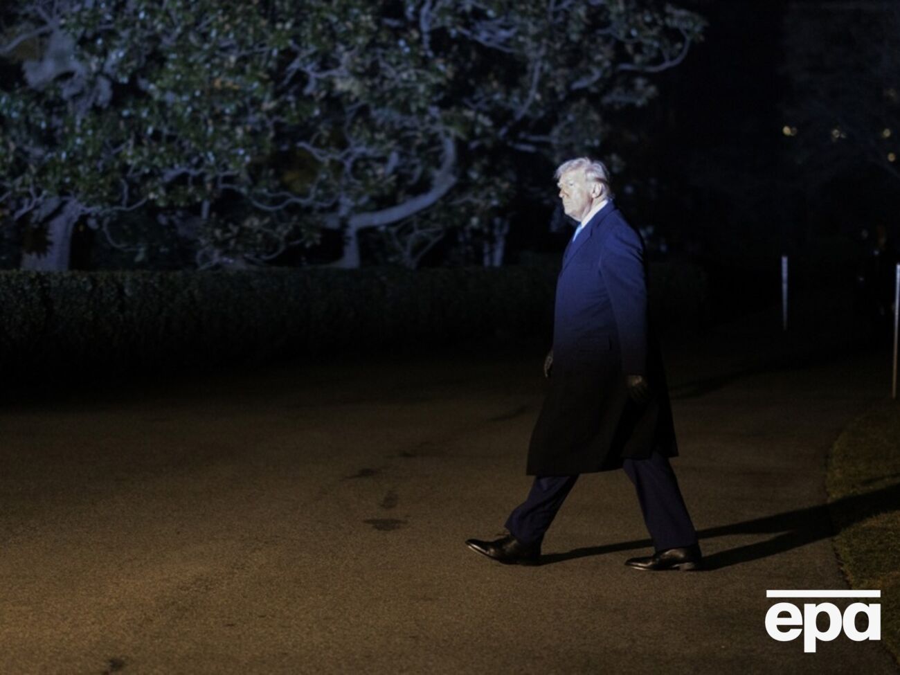 Трамп написав пост про Зеленського дорогою до гольф-клубу, розповіли люди з його оточення